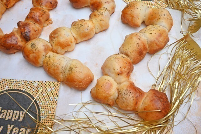 Pizzabällchen als Number Brot 2022 | Pull-Apart Rezept so einfach 3 Pizzabaellchen als Number Brot pull apart Rezept Silvesterrezept
