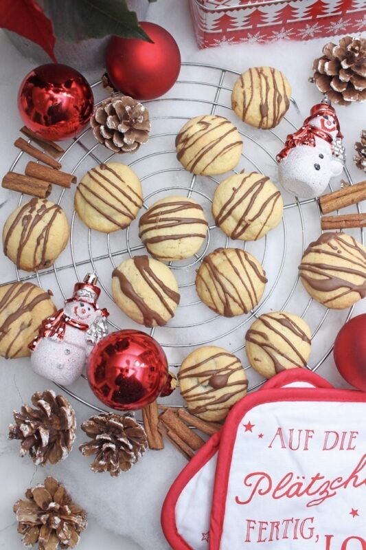 Plaetzchen mit Milka Schokofuellung Rezept 05