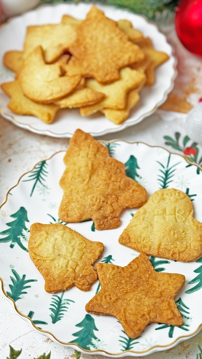 Einfache Butterplätzchen mit Prägerolle
