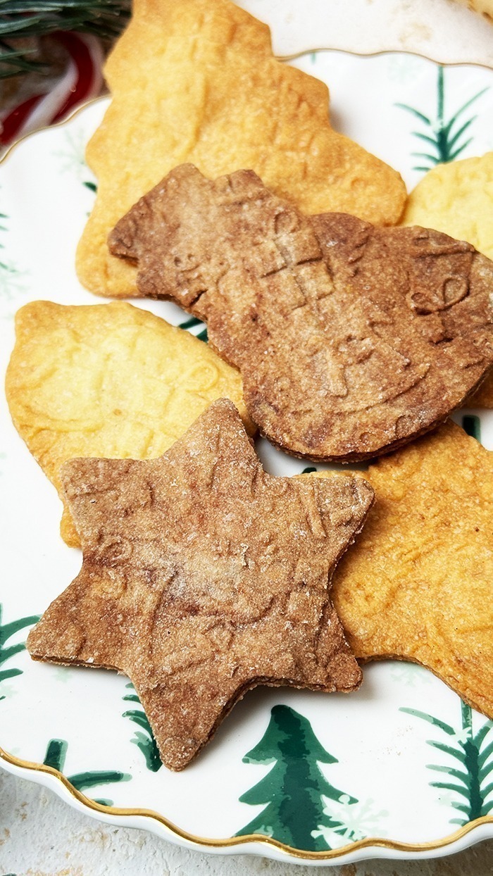 Einfache Butterplätzchen mit Prägerolle