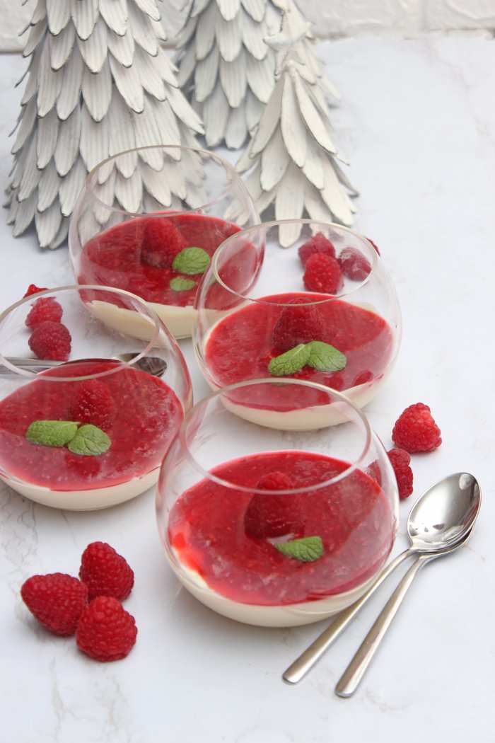 Prosecco-Creme mit Himbeerkompott - Dessert im Glas
