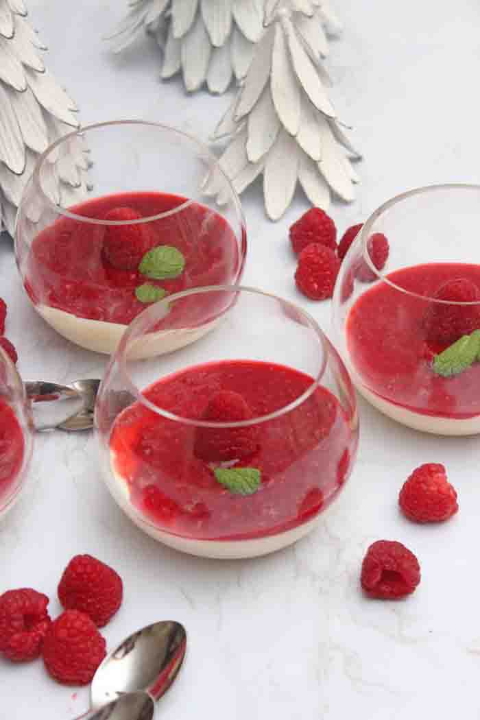 Prosecco-Creme mit Himbeerkompott - Dessert im Glas 2