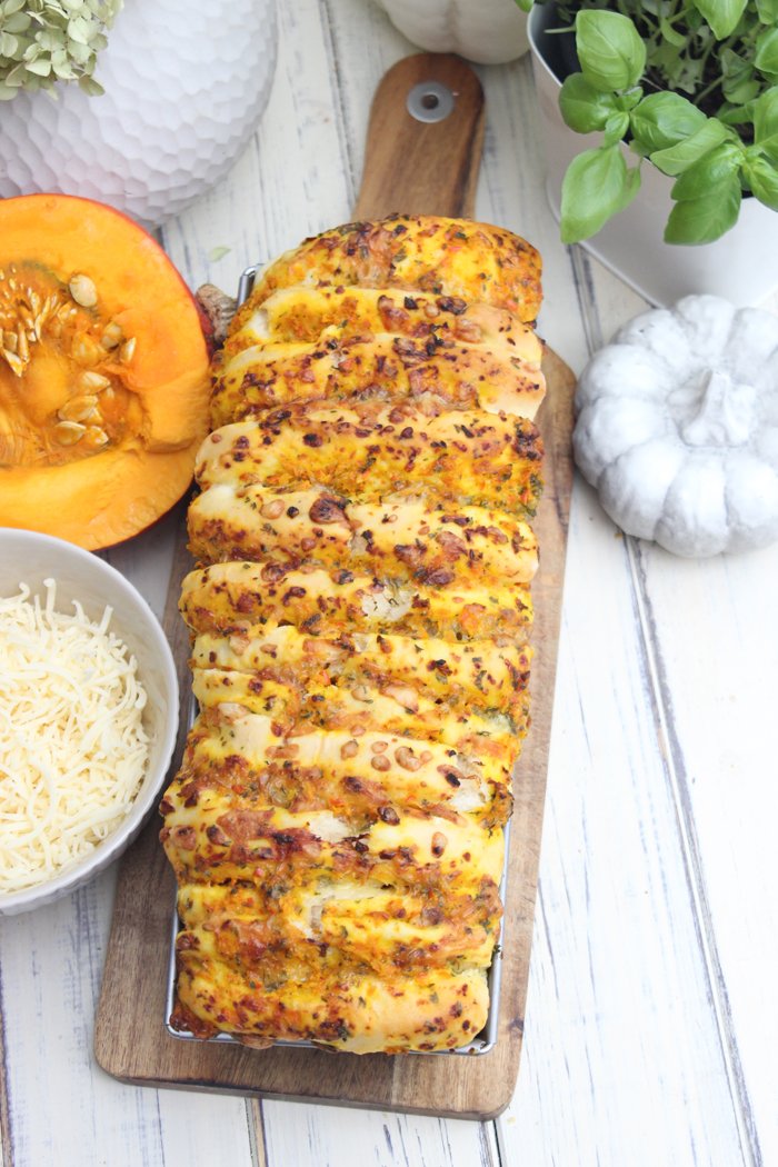 Pumpkin Pull-Apart Bread - Herzhaftes Zupfbrot