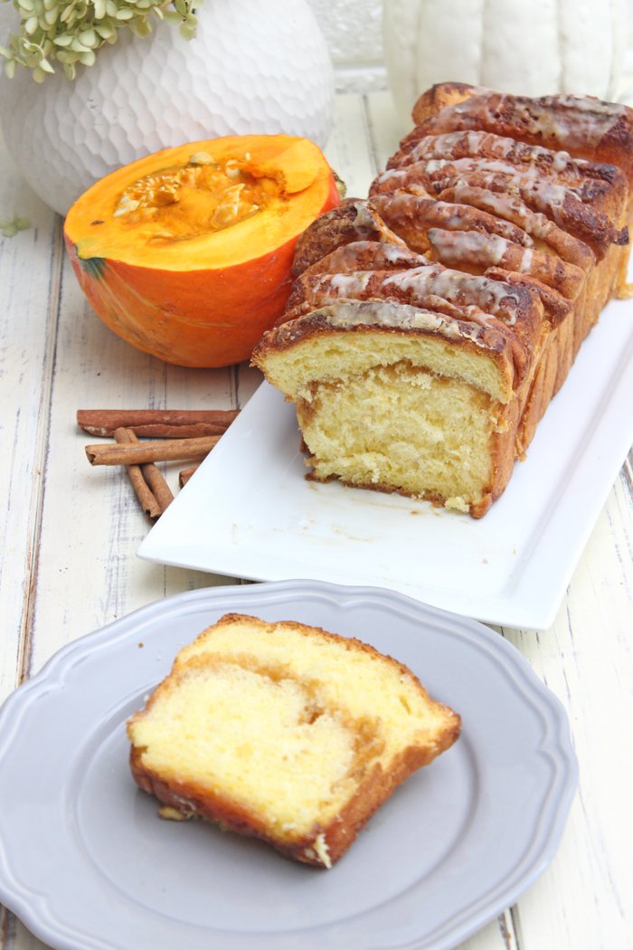 Pumpkin Pull-Apart Bread mit Zimt und Zucker 