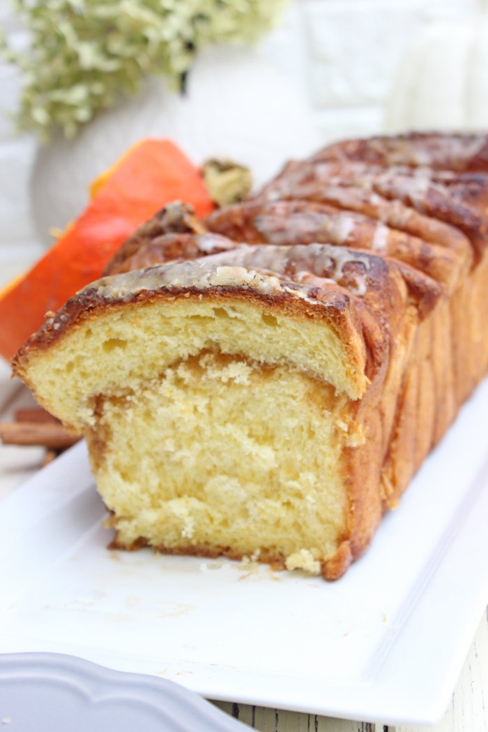 Pumpkin Pull-Apart Bread mit Zimt und Zucker 