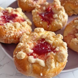IMG Quarkkuchen Hefetaler mit Streuseln 13