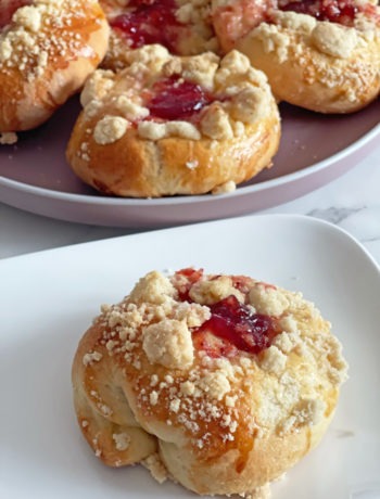 Quarkkuchen-hefetaler mit streuseln rezept