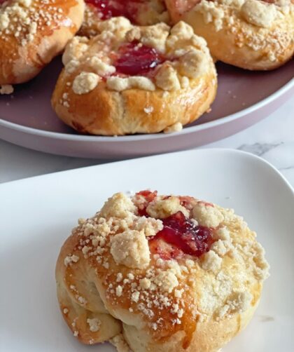 IMG Quarkkuchen Hefetaler mit Streuseln 15