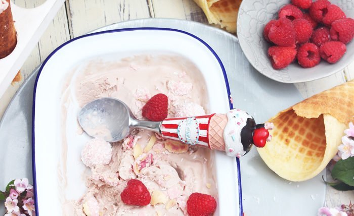 Raffaello-Himbeere-Eis selbst gemacht | Mit Eismaschine oder Ohne 2