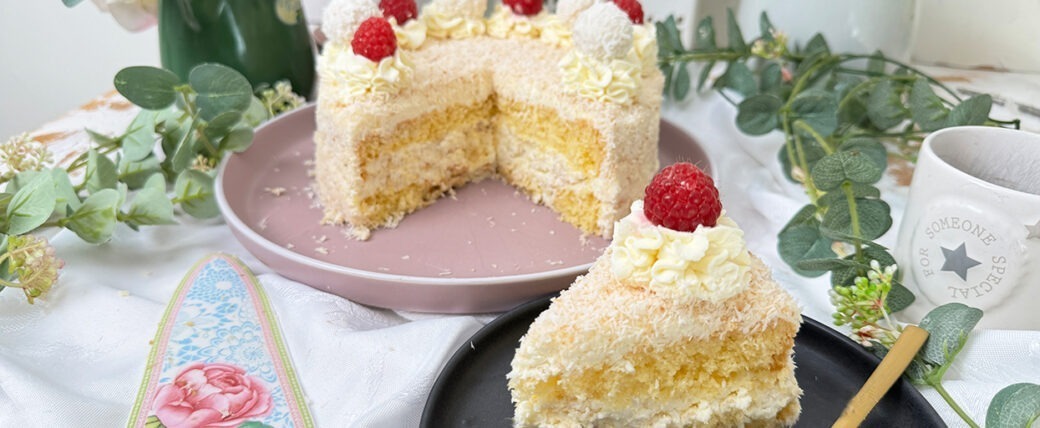 IMG Raffaello Torte Rezept mit Himbeer Deko 07