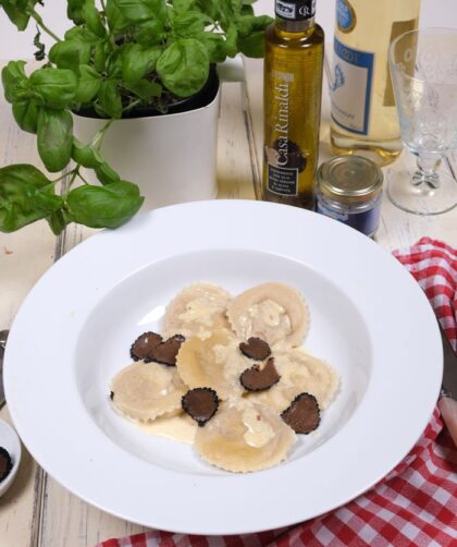 Ravioli mit Ricotta-Parmesan-Kräuterfüllung und Trüffelsauce 1 IMG Ravioli gefüllt mit Ricotta Parmesan Kräuter Füllung und Trüffelsauce 5
