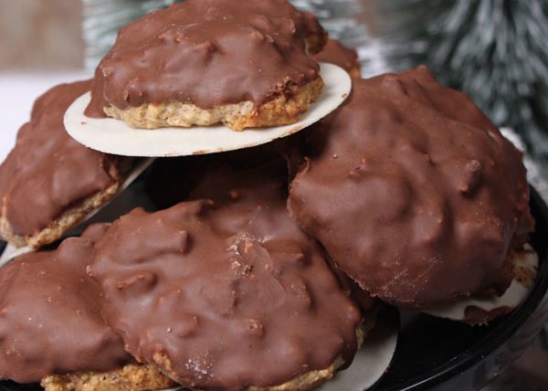 Klassisches Elisenlebkuchen Rezept mit Schokolade überzogen 5