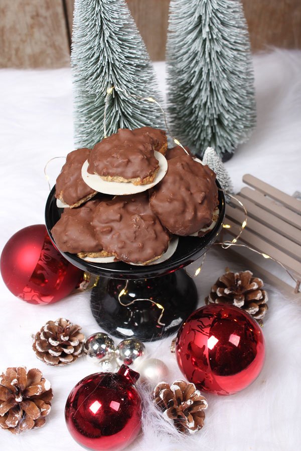 Klassisches Elisenlebkuchen Rezept mit Schokolade überzogen 17