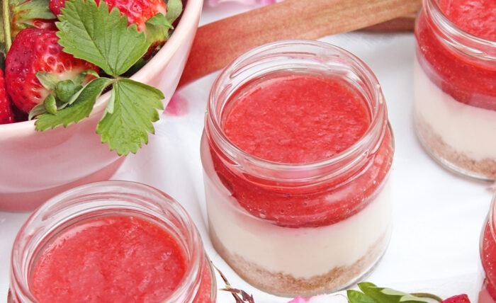 IMG Rhabarber Cheesecake Cups Dessert Glas 02