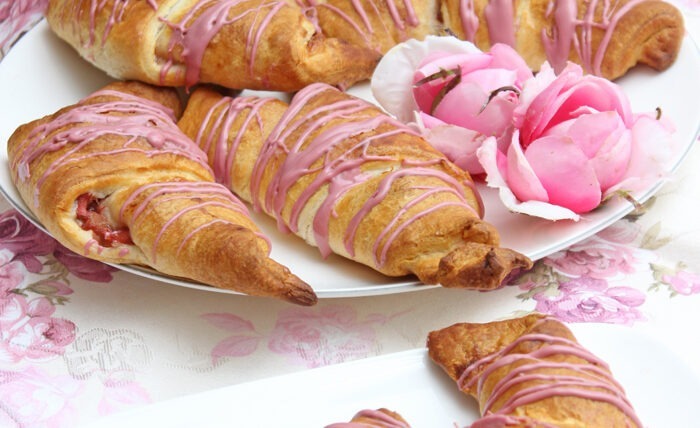 Mega leckere Rhabarber-Croissants Rezept in 15 Minuten 5