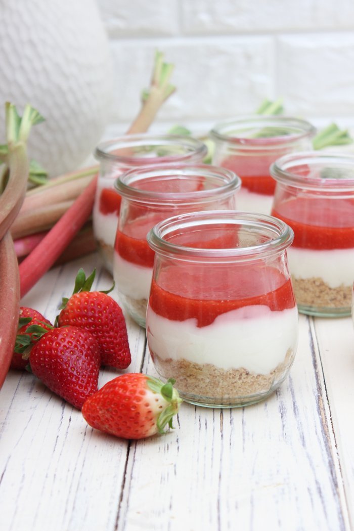 Erdbeer-Rhabarber-Cheesecake im Glas 2