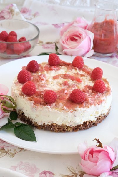IMG Rhabarber Himbeertorte mit Schokocrossie TL