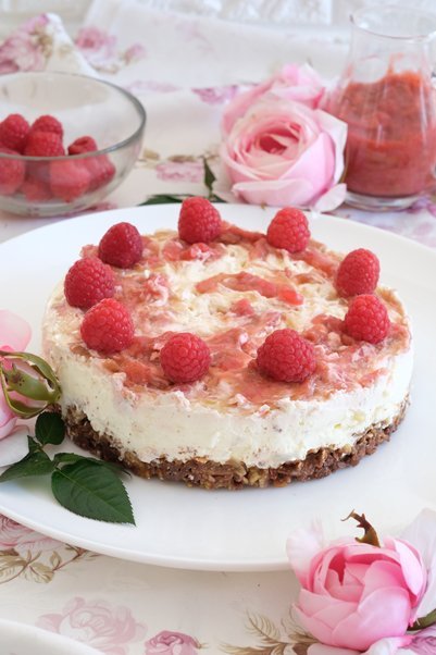 Rhabarber-Himbeertorte mit Schokocrossie NO-BAKE Cake 5