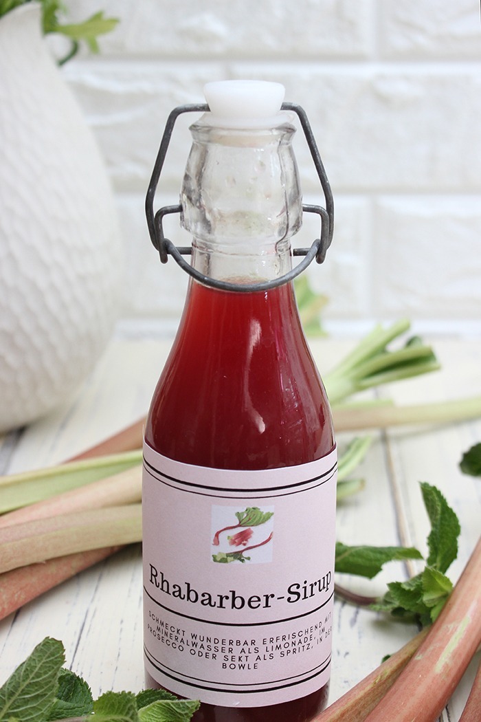 Rhabarber-Sirup Rezept selbstgemacht