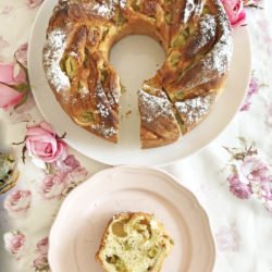 Super fruchtiger und leckerer rhabarber-swirl-kuchen 5