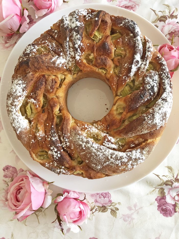 Rhabarber-swirl-kuchen