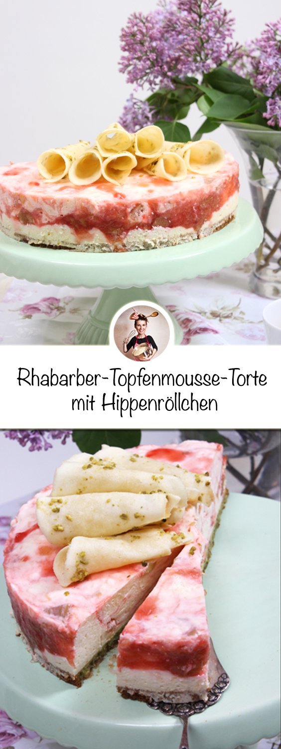 Rhabarber-Topfenmousse-Torte mit Hippenröllchen