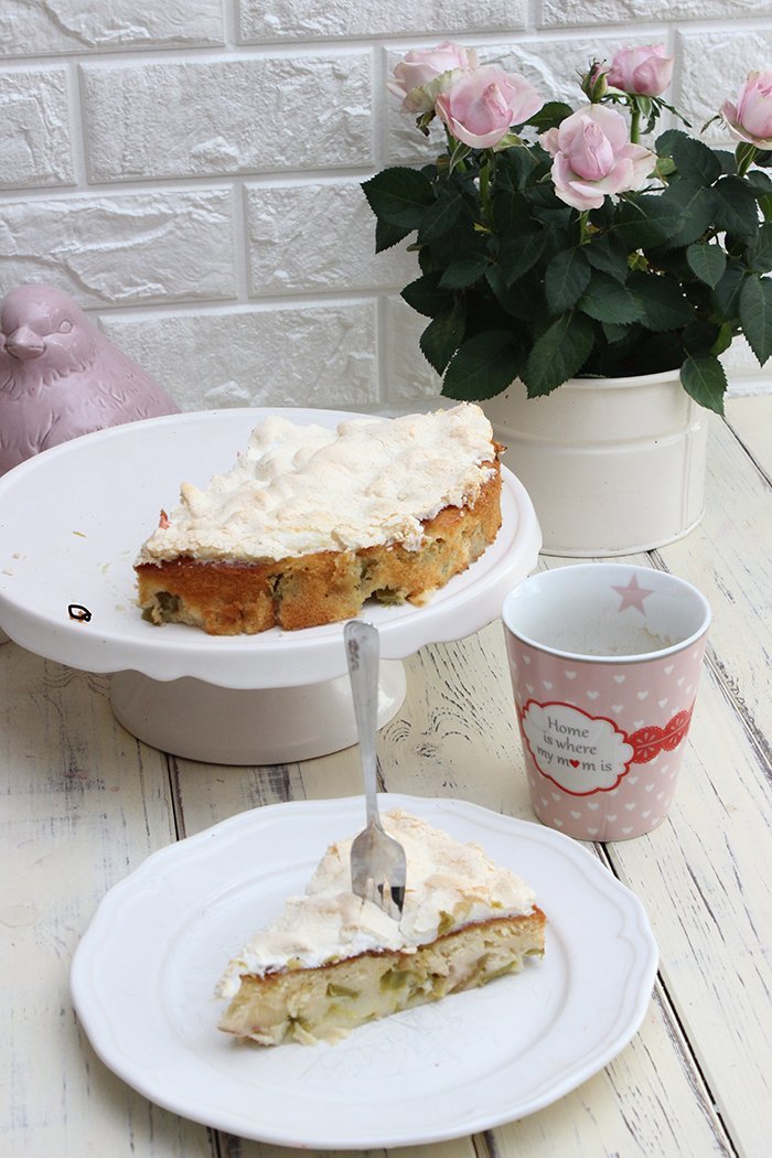 Rhabarberkuchen mit Baiserhaube nach Omas Art