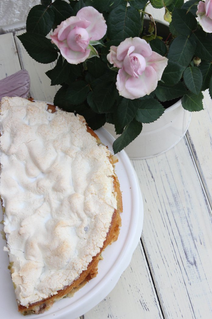 Rhabarberkuchen mit Baiserhaube nach Omas Art