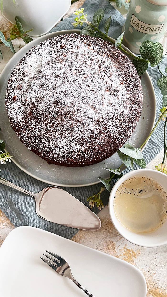 Saftiger Rotweinkuchen mit Schokolade - Einfaches Rezept