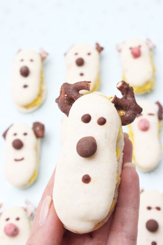 Rudolf-Macarons mit Lemon Curd – süß, fruchtig und festlich dekoriert Rudolf-Macarons mit Lemon Curd – süß, fruchtig und festlich dekoriert