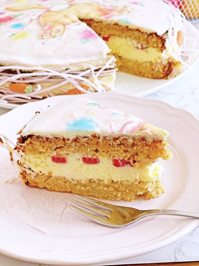 Rübelitorte mit Erdbeeren und Sahne-Schmand-Vanillecreme