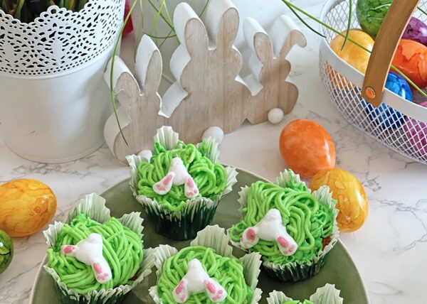 Super leckere rübli-cupcakes mit mandeln und osterhasen 4