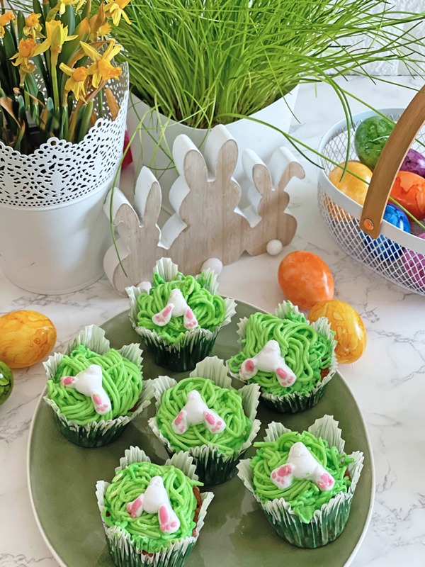 Super leckere Rübli-Cupcakes mit Mandeln und Osterhasen 1