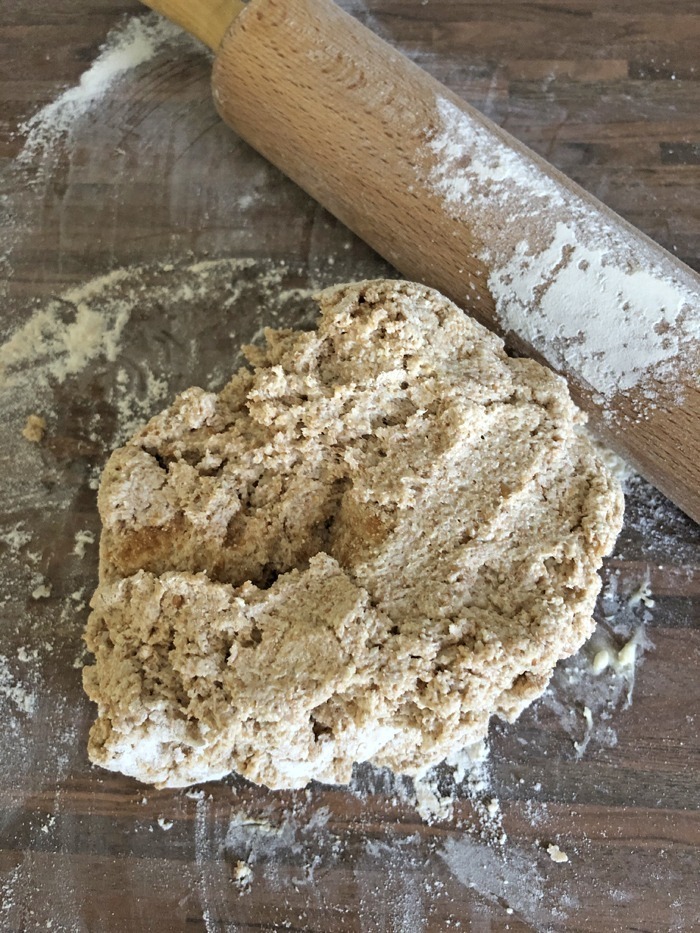 Schnelle dinkel-quark-brötchen