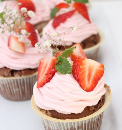 IMG Schokoladen Erdbeer Cupcakes TL