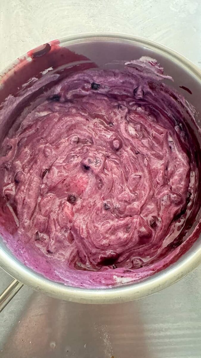 Leckere Heidelbeertorte mit Schokolade: 5 Gründe, warum sie der Star auf jeder Kaffeetafel ist 8 Leckere Heidelbeertorte mit Schokolade: 5 Gründe, warum sie der Star auf jeder Kaffeetafel ist 4