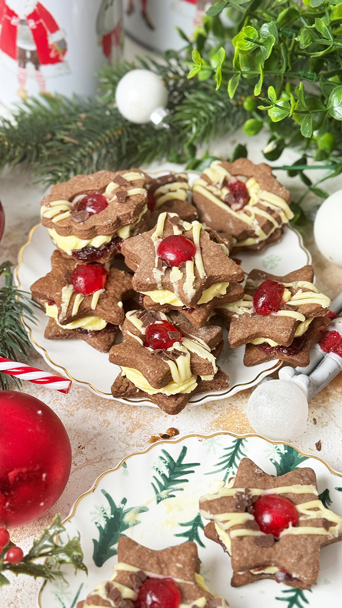Schwarzwälder Kirsch-Plätzchen Rezept - Einfach & Fruchtig 3 Schwarzwälder Kirsch-Plätzchen, Schwarzwälderkirsch Plätzchen, Plätzchen backen, Plätzchen Rezept, Schwarzwälder Kirsch-Plätzchen mit Alkohol,Schwarzwälder Kirsch-Plätzchen ohne Alkohol