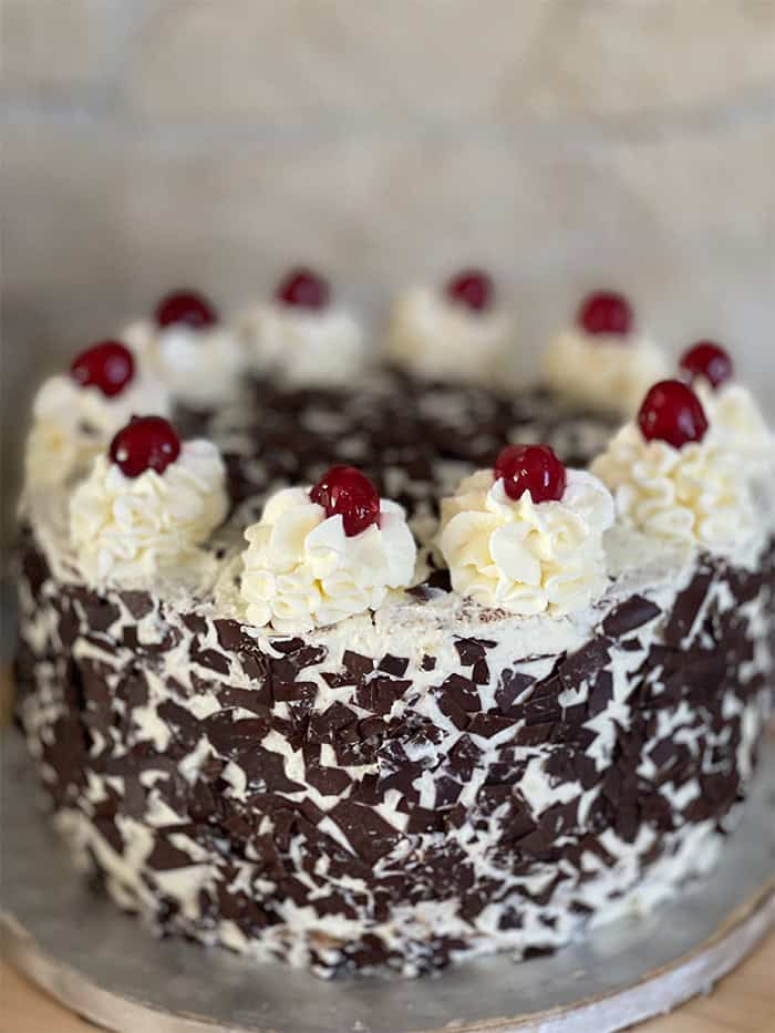 Schwarzwälder Kirschtorte Rezept: Das 1 A klassische einfache Rezept von Oma 2 Schwarzwaelder Kirschtorte Rezept