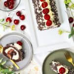 IMG Schwarzwaelder Kirschrolle mit Biskuitteig Rezept 03