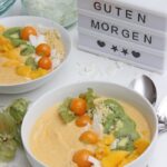 Smoothie Bowl mit Melone Papaya Mango Skyr