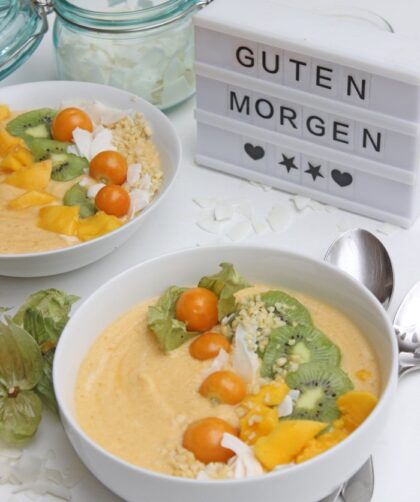Smoothie Bowl mit Melone Papaya Mango Skyr