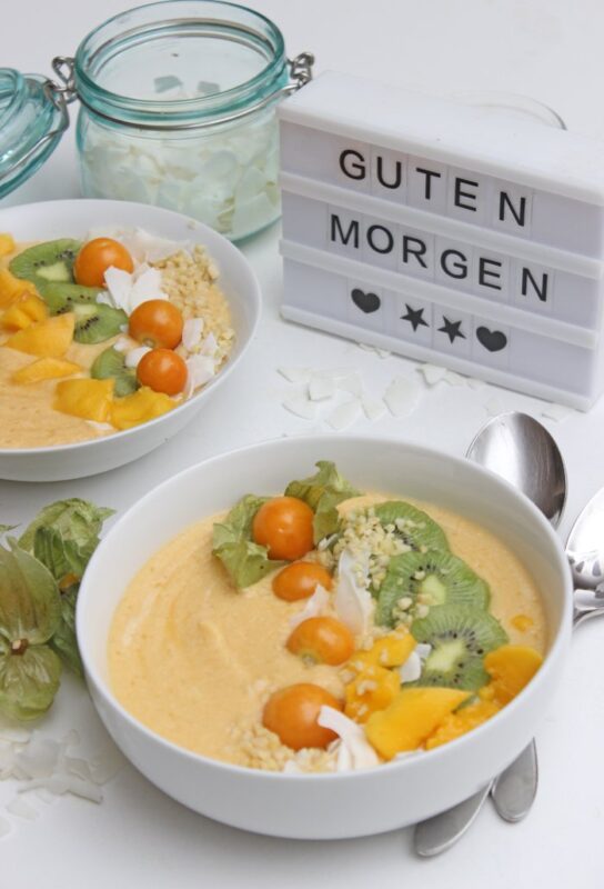 Smoothie Bowl mit Melone Papaya Mango Skyr 4