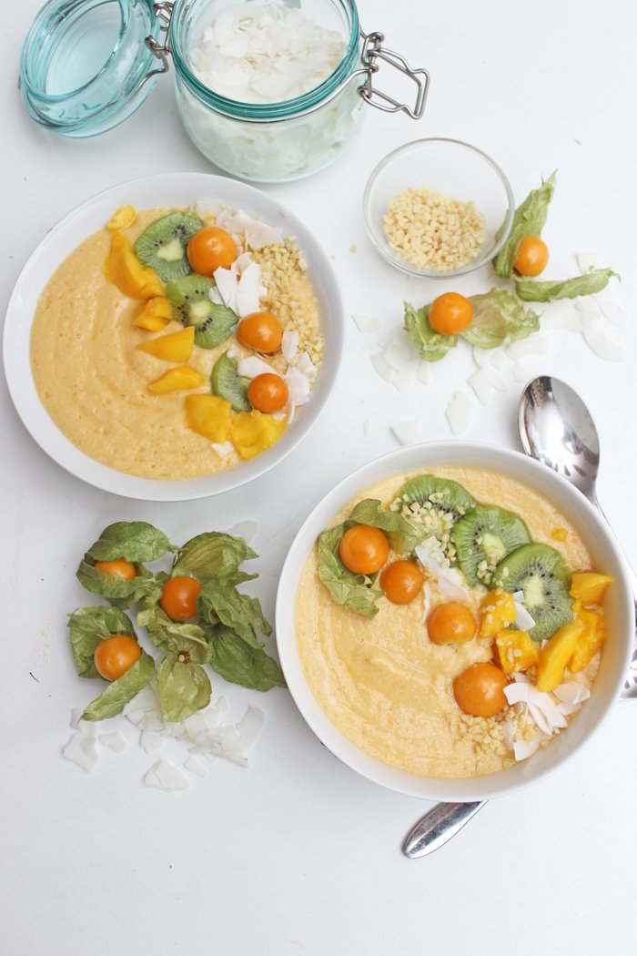 Smoothie Bowl mit Melone, Papaya, Mango, Skyr - Exotisch lecker