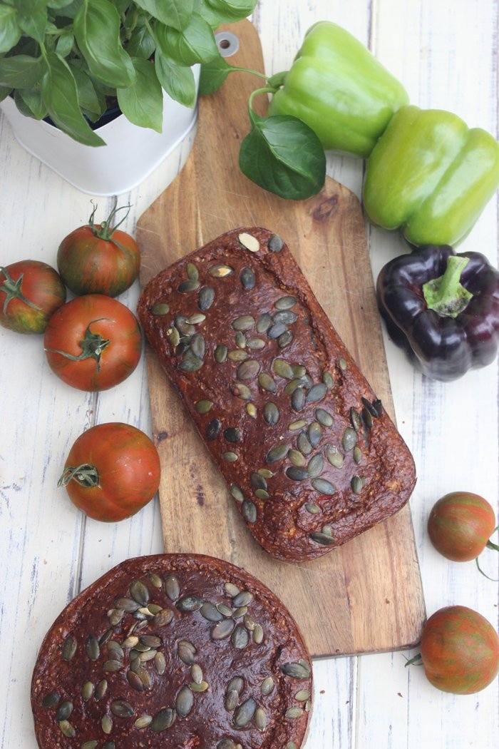 Tomaten-Paprika-Brot als Low Carb und klassisches Rezept