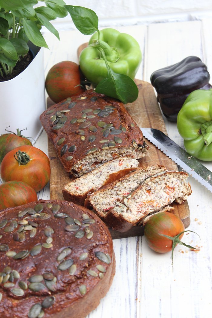 Tomaten-Paprika-Brot in zwei Varianten | Low Carb und klassisch