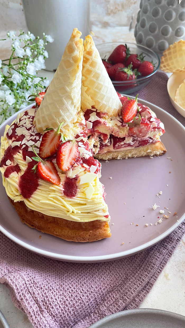  Leicht gemachter Spaghettieis-Kuchen mit Erdbeeren: In 30 Minuten ist er fertig!