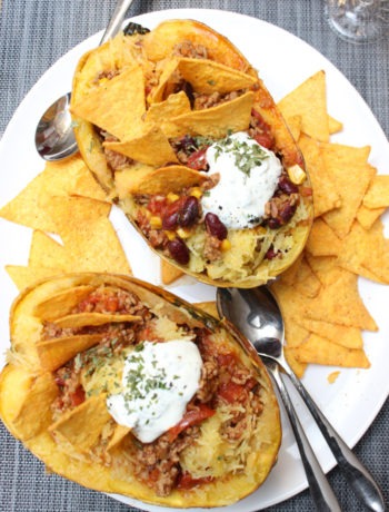 Super leckerer spaghettikürbis mit chili con carne und tortilla-chips  1