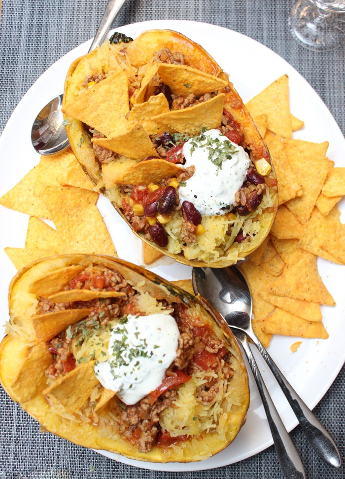 Super leckerer Spaghettikürbis mit Chili con carne und Tortilla-Chips  1