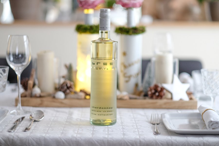 Upcycling-diy | stilvolle beleuchtete weihnachtliche vasen mit bree wein