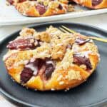 IMG Streuseltaler mit Pflaumen und Haselnuessen 02